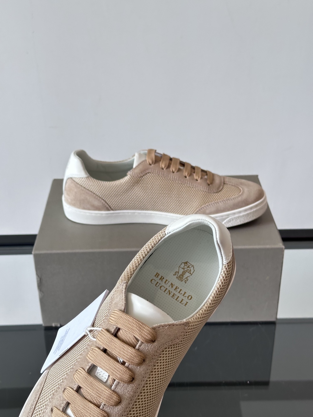 Brunello Cucinelli 老钱风意大利顶奢休闲男鞋，面料采用意大利进口牛皮拼接透气网面，立体