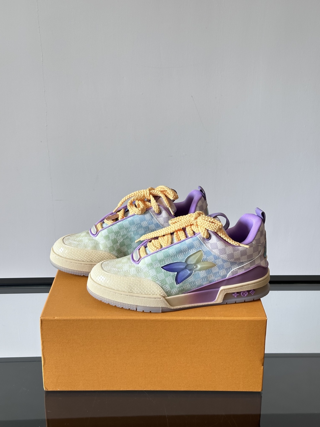 Louis Vuitton 2025 SS Skate Shoes: Gradient Floral Design, Unisex Style 4 cmp i1747554091190 378 0 2