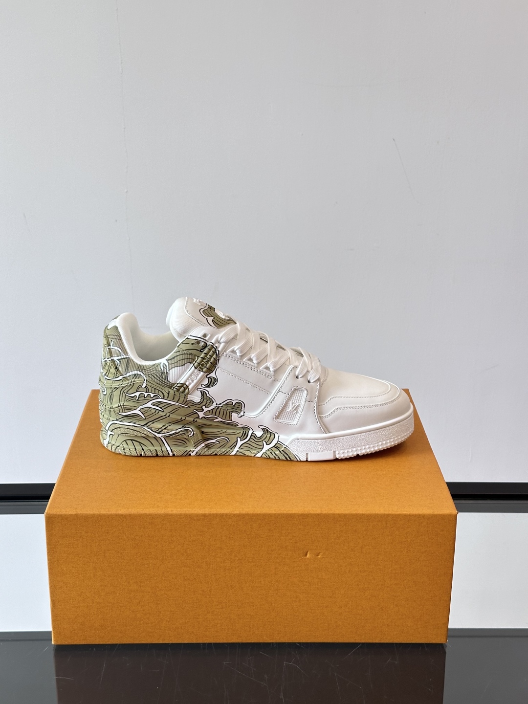 Louis Vuitton L Trainer Hand-Painted Sneakers - Wave Design 7 cmp i1747561545435 496 0 5