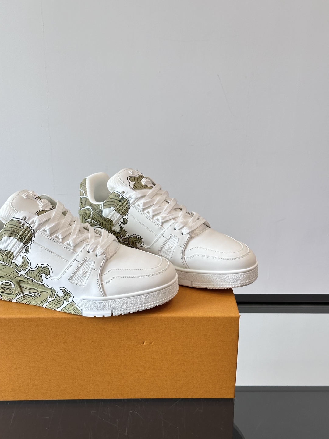 Louis Vuitton L Trainer Hand-Painted Sneakers - Wave Design 9 cmp i1747561545438 4290 0 7