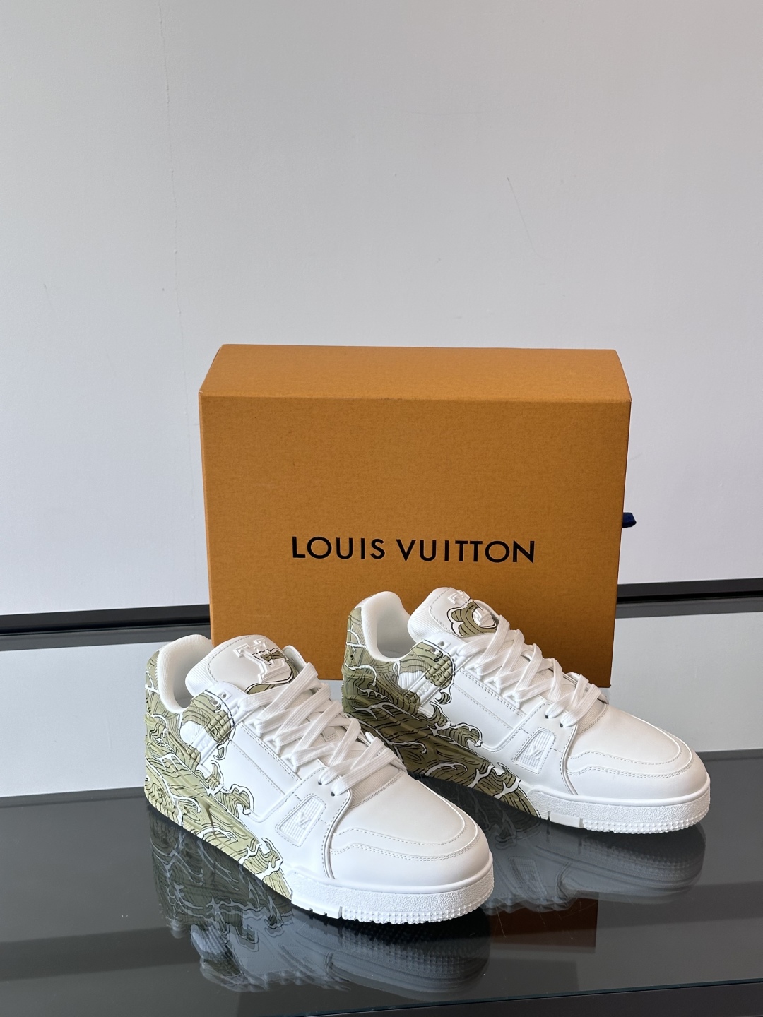 Louis Vuitton L Trainer Hand-Painted Sneakers - Wave Design 6 cmp i1747561545471 2998 0 4