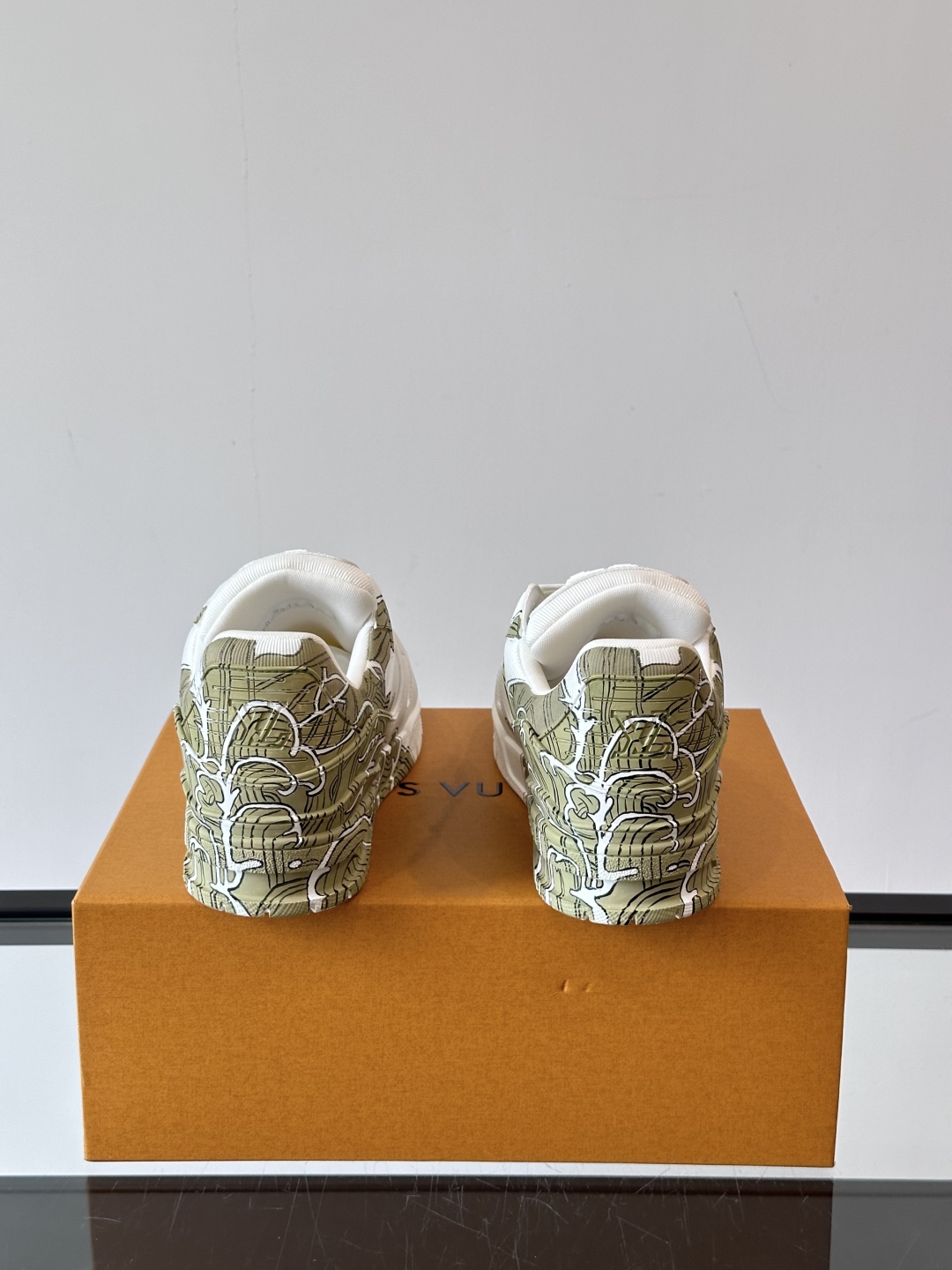 Louis Vuitton L Trainer Hand-Painted Sneakers - Wave Design 8 cmp i1747561547586 4165 0 6