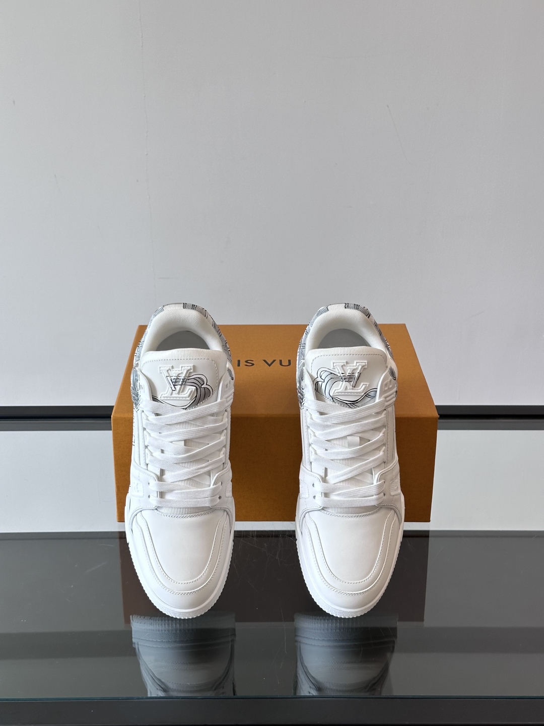 Louis Vuitton x L Trainer Hand-Painted Sneakers - Wave Design, Comfortable Fit 7 cmp i1747561675304 2620 0 5