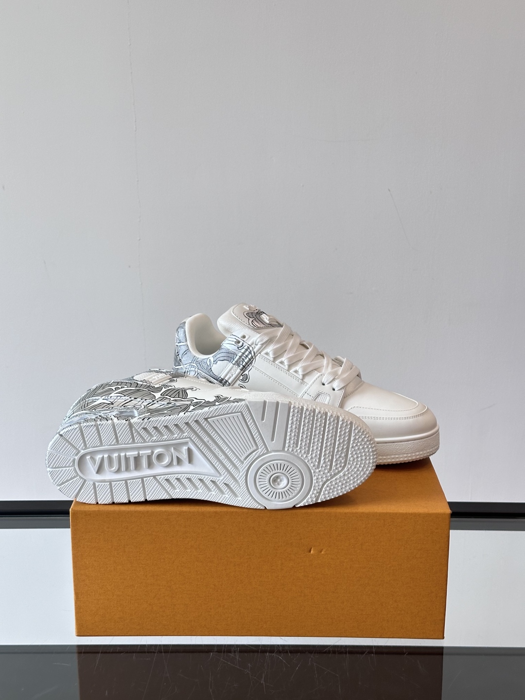 Louis Vuitton x L Trainer Hand-Painted Sneakers - Wave Design, Comfortable Fit 10 cmp i1747561675343 4059 0 8