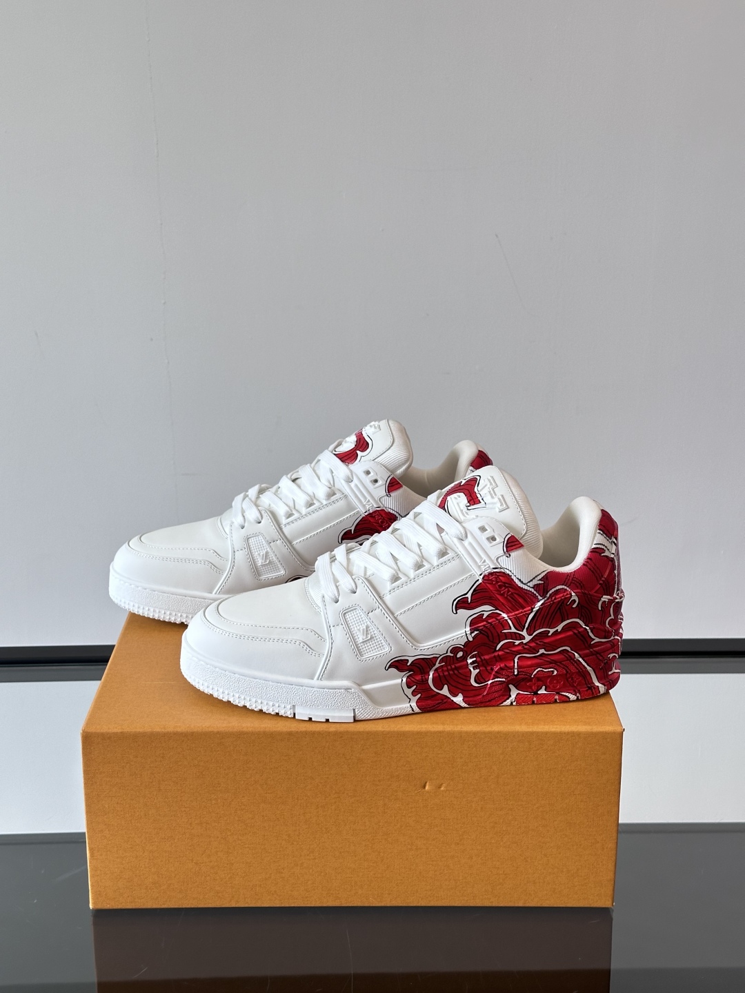 Louis Vuitton L Trainer Hand-Painted Sneakers - Unique Wave Design 4 cmp i1747561695241 9285 0 2