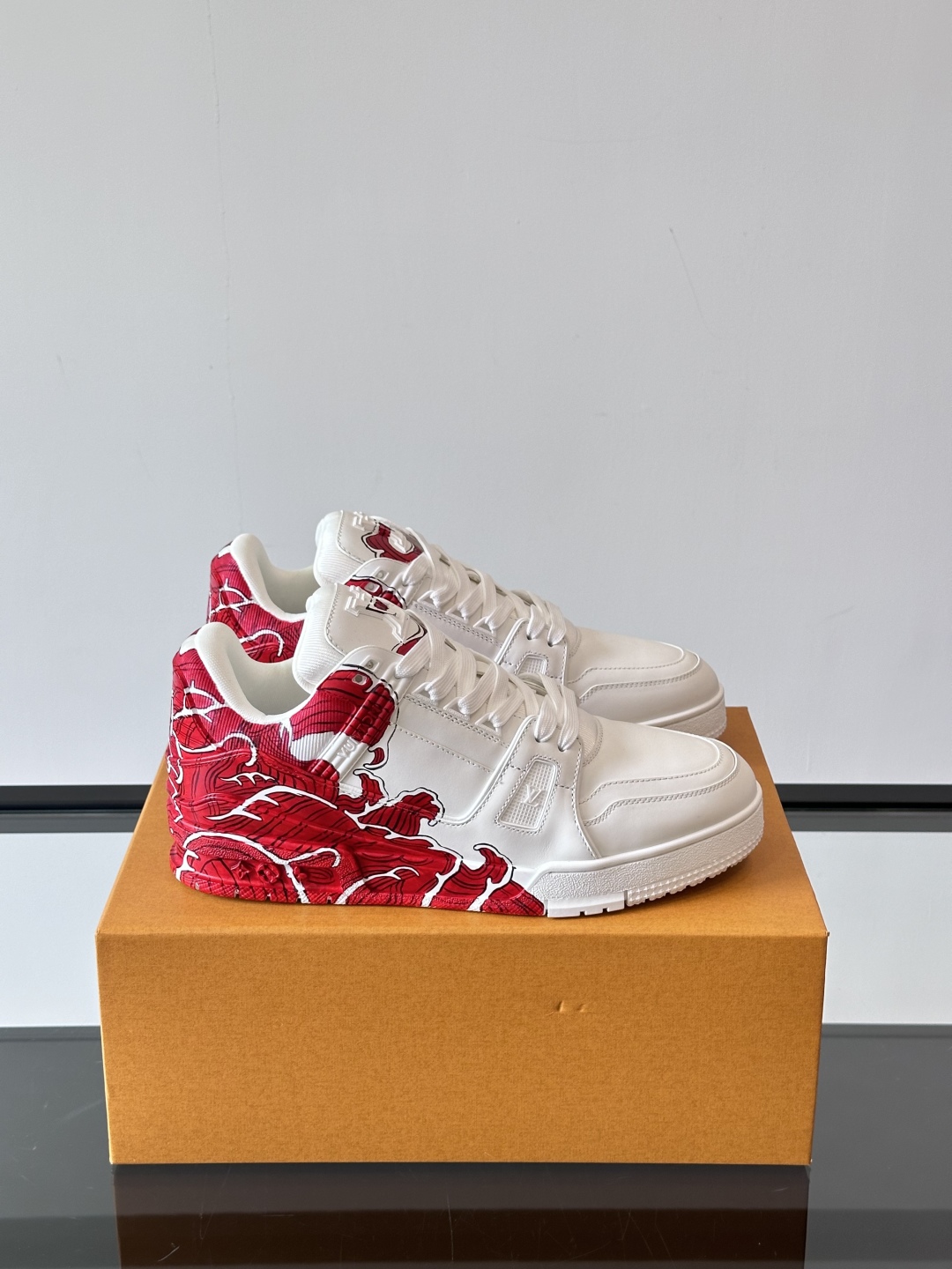 Louis Vuitton L Trainer Hand-Painted Sneakers - Unique Wave Design 2 cmp i1747561698775 738 0 0