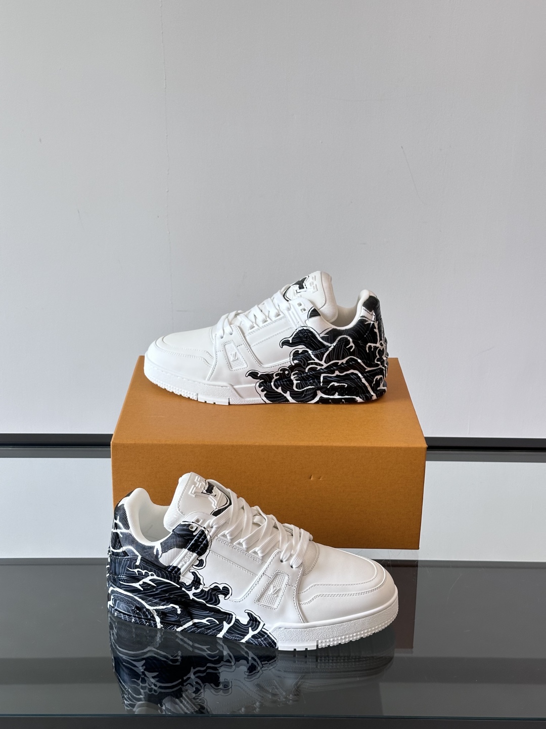 Louis Vuitton L Trainer Sneakers - Hand-Painted Wave Design (Limited Edition) 5 cmp i1747561729672 8602 0 3