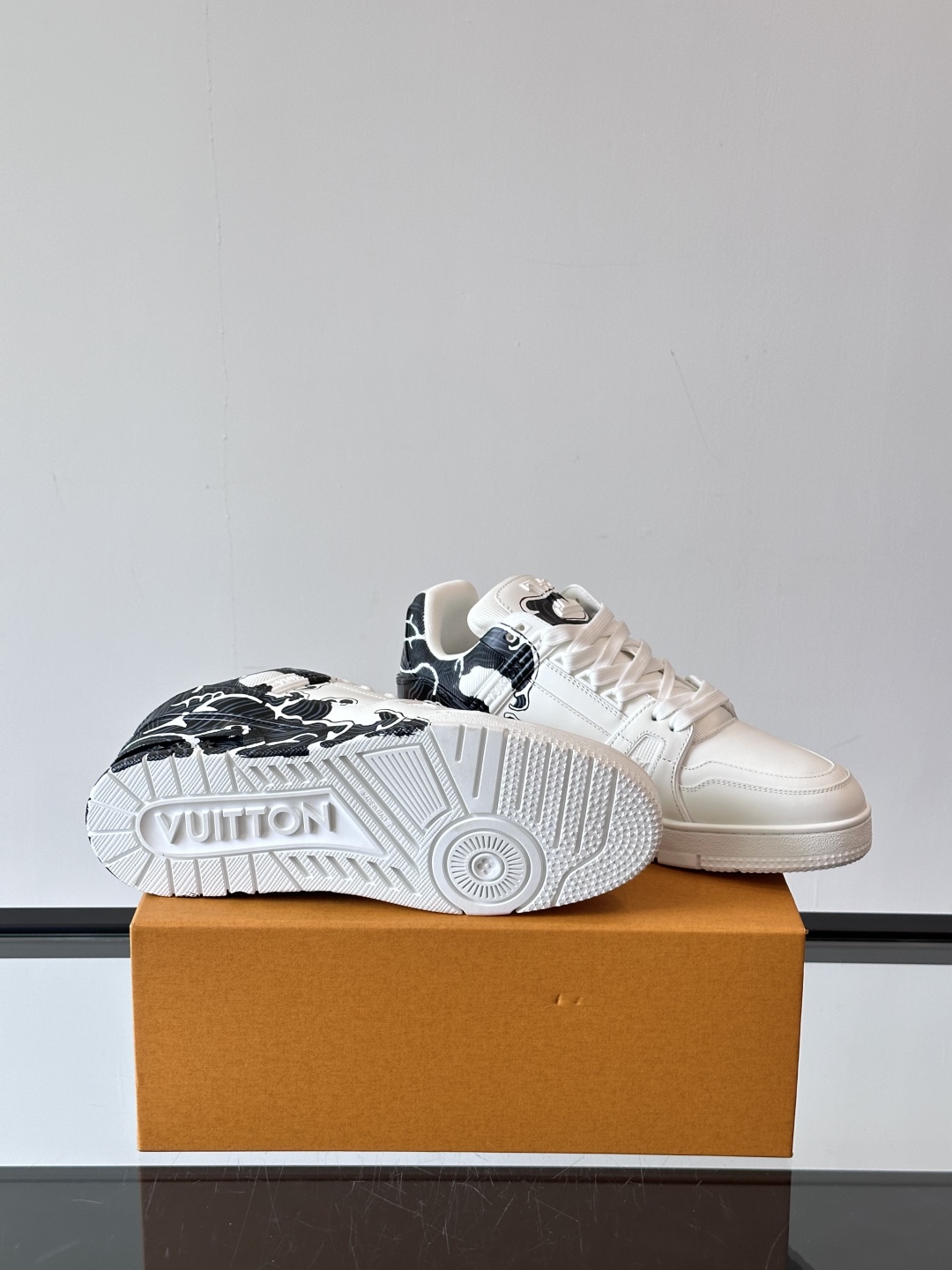 Louis Vuitton L Trainer Sneakers - Hand-Painted Wave Design (Limited Edition) 10 cmp i1747561729708 8509 0 8
