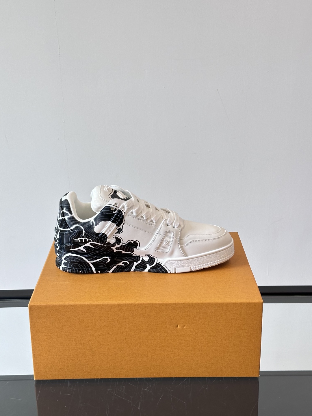 Louis Vuitton L Trainer Sneakers - Hand-Painted Wave Design (Limited Edition) 7 cmp i1747561729727 1982 0 5