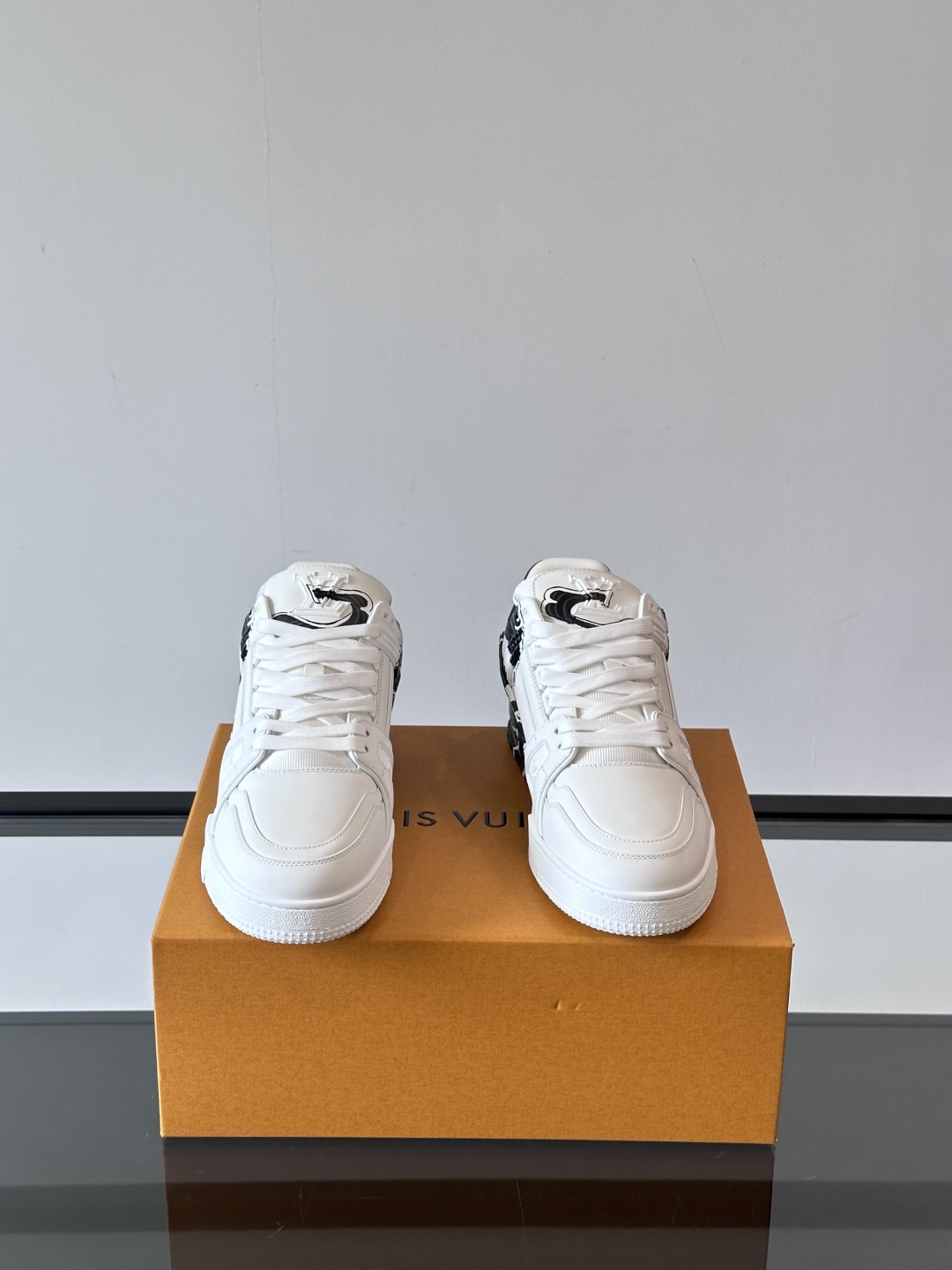 Louis Vuitton L Trainer Sneakers - Hand-Painted Wave Design (Limited Edition) 3 cmp i1747561734095 3980 0 1