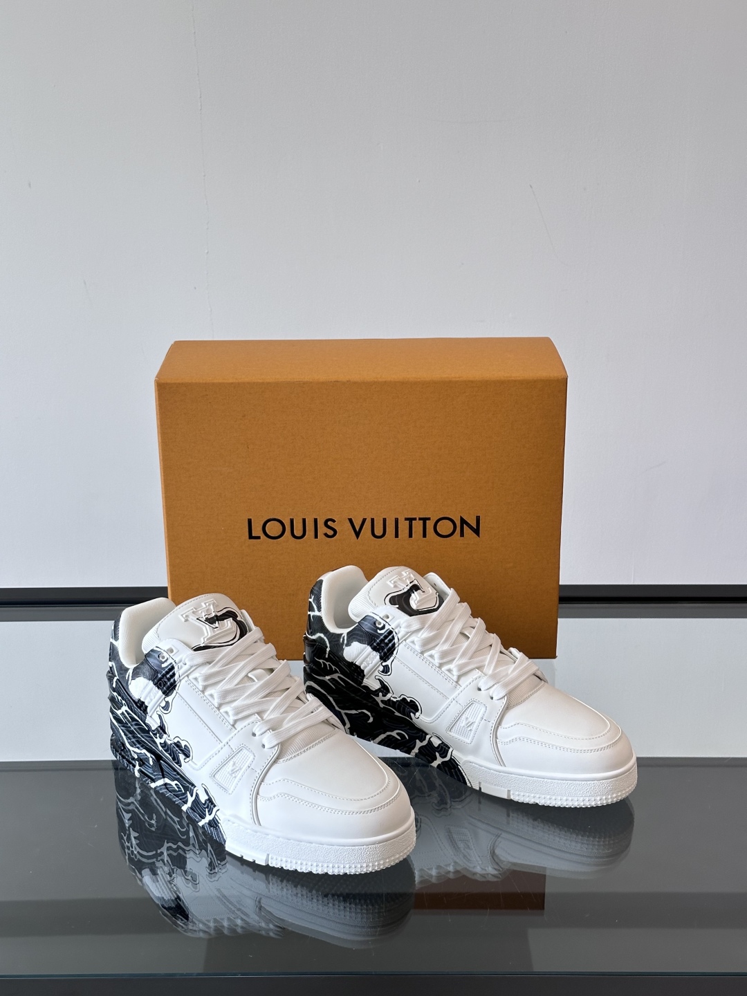 Louis Vuitton L Trainer Sneakers - Hand-Painted Wave Design (Limited Edition) 6 cmp i1747561734144 5934 0 4