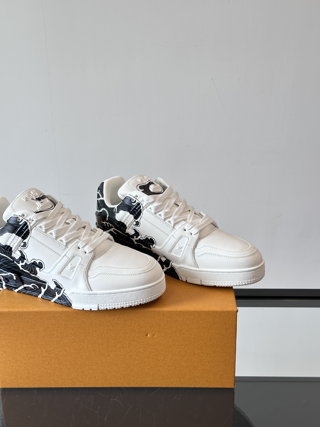 Louis Vuitton L Trainer Sneakers - Hand-Painted Wave Design (Limited Edition) 9 cmp i1747561734153 1888 0 7