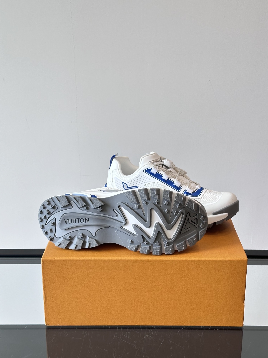 Louis Vuitton Runner Tatic SS25: Street Style Luxury Sneakers 10 cmp i1747561869678 7824 0 8