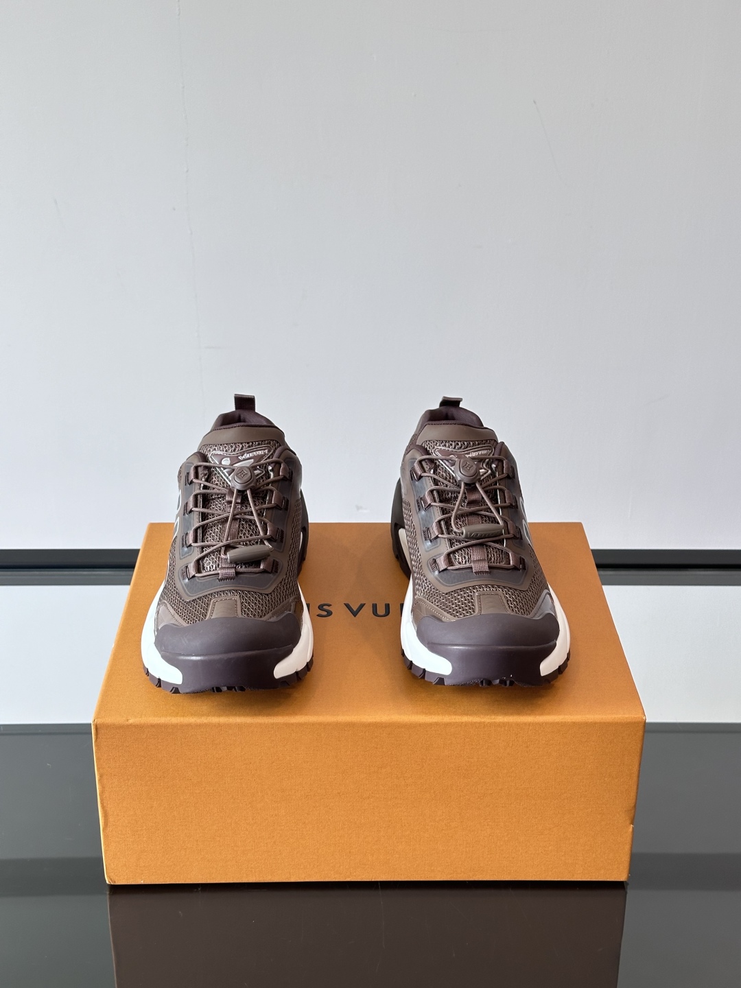 Louis Vuitton Runner Tatic SS25 Sneakers: Stylish, Cutting-Edge Design 3 cmp i1747561879249 6405 0 1
