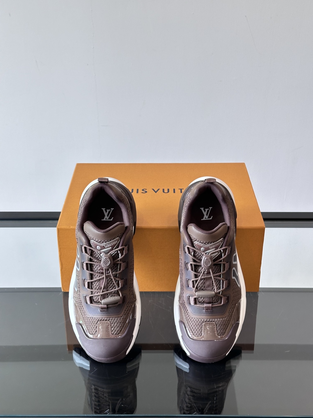 Louis Vuitton Runner Tatic SS25 Sneakers: Stylish, Cutting-Edge Design 7 cmp i1747561879335 4225 0 5