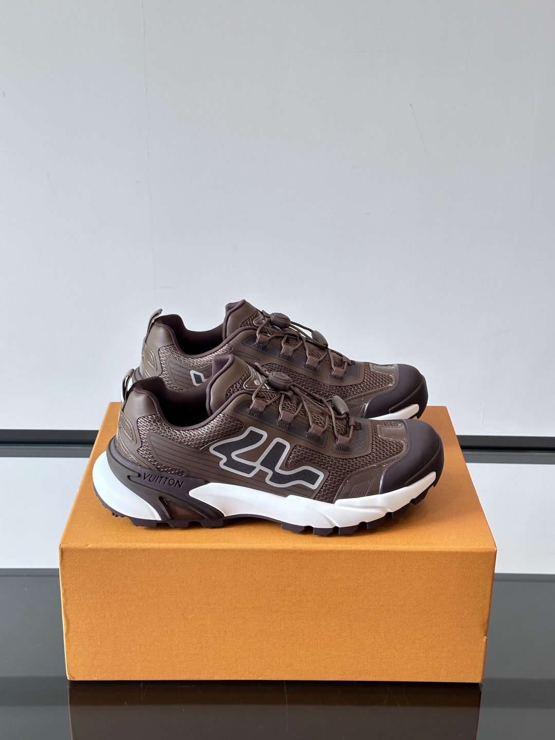 Louis Vuitton Runner Tatic SS25 Sneakers: Stylish, Cutting-Edge Design 2 cmp i1747561885728 2067 0 0