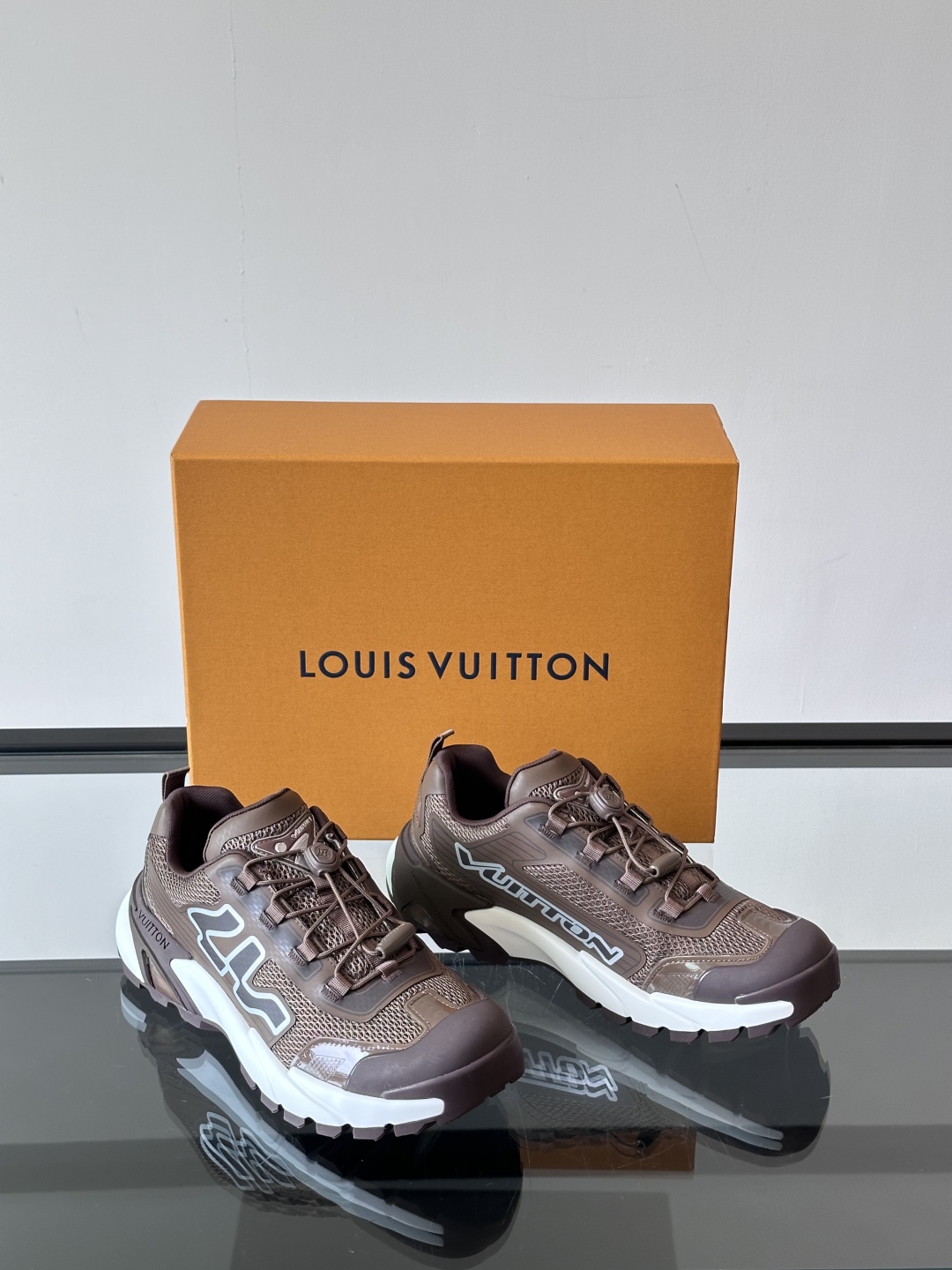 Louis Vuitton Runner Tatic SS25 Sneakers: Stylish, Cutting-Edge Design 6 cmp i1747561889684 9689 0 4