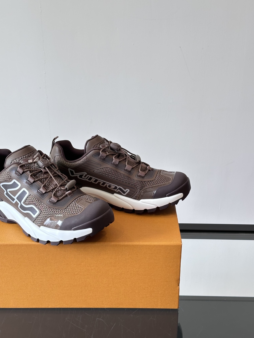 Louis Vuitton Runner Tatic SS25 Sneakers: Stylish, Cutting-Edge Design 8 cmp i1747561889692 5171 0 6