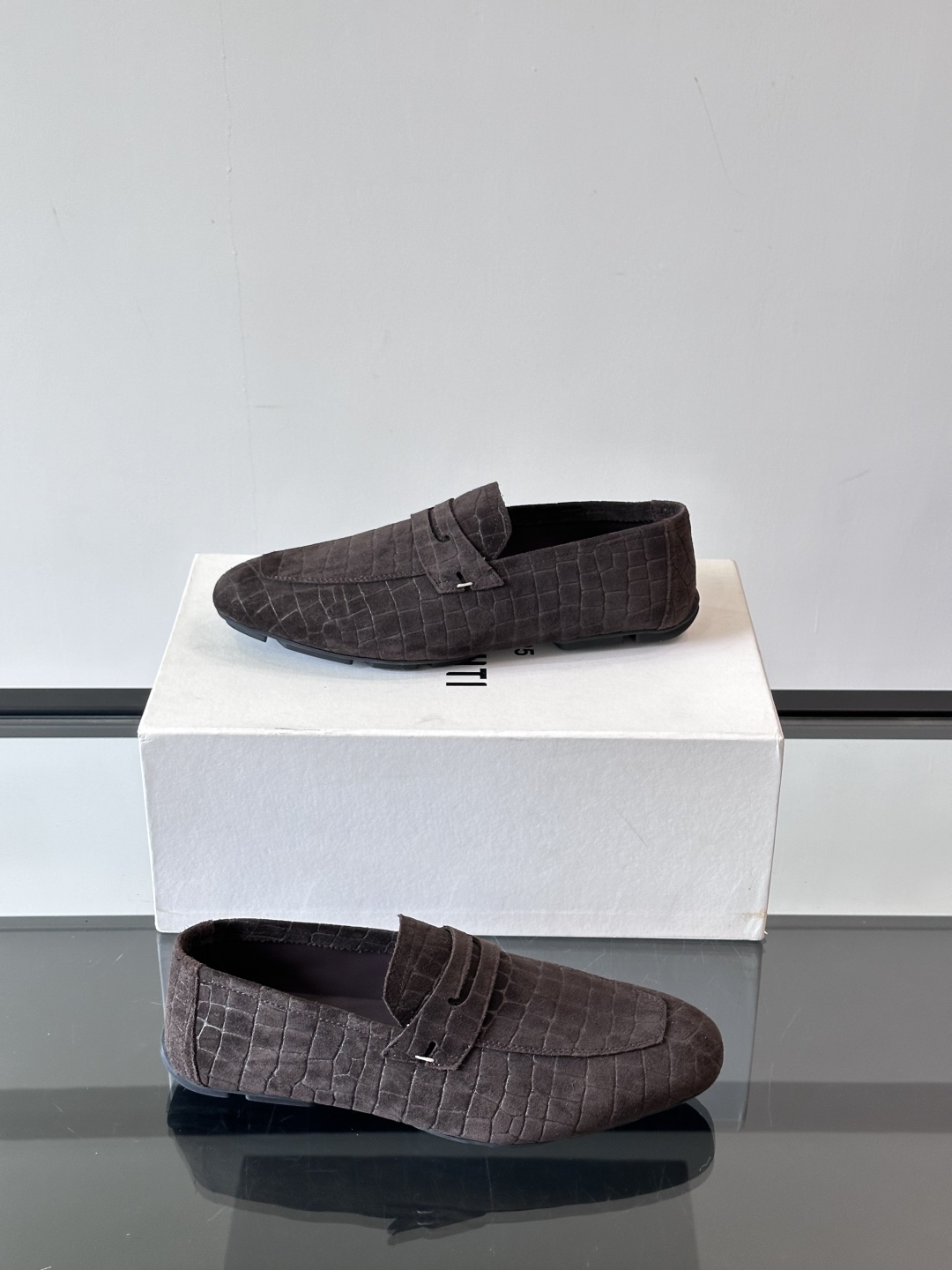 Berluti/布鲁提Eden Scritto图纹皮革便鞋男士套脚款，采用进口牛皮鞋面 柔软有型 舒适透