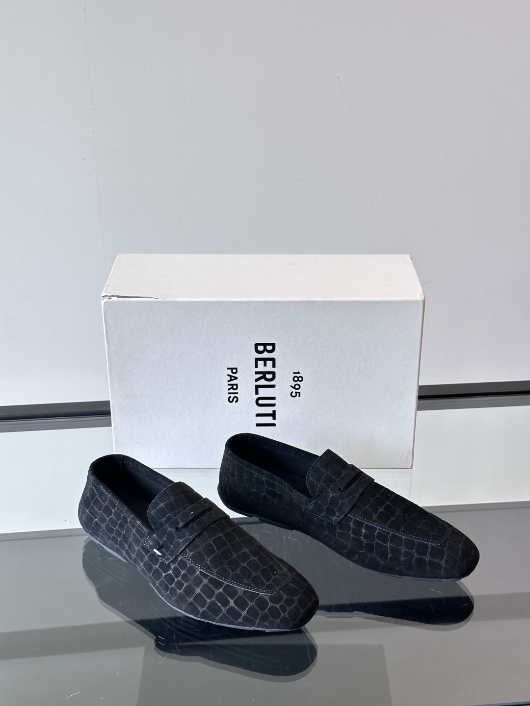 Berluti/布鲁提Eden Scritto图纹皮革便鞋男士套脚款，采用进口牛皮鞋面 柔软有型 舒适透
