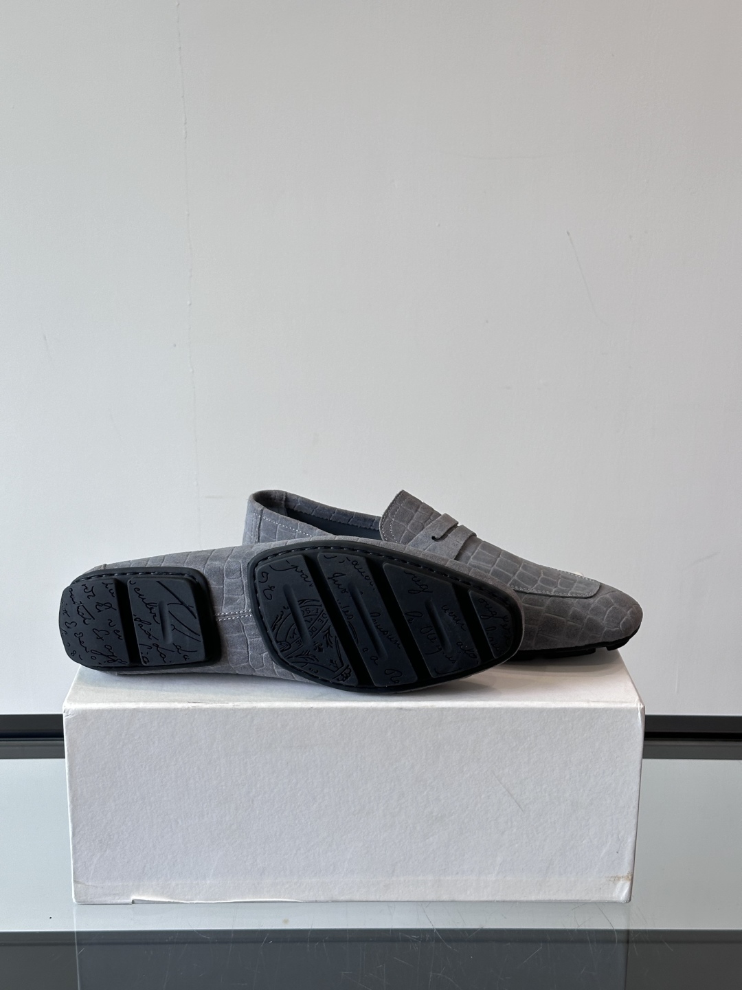 Berluti/布鲁提Eden Scritto图纹皮革便鞋男士套脚款，采用进口牛皮鞋面 柔软有型 舒适透
