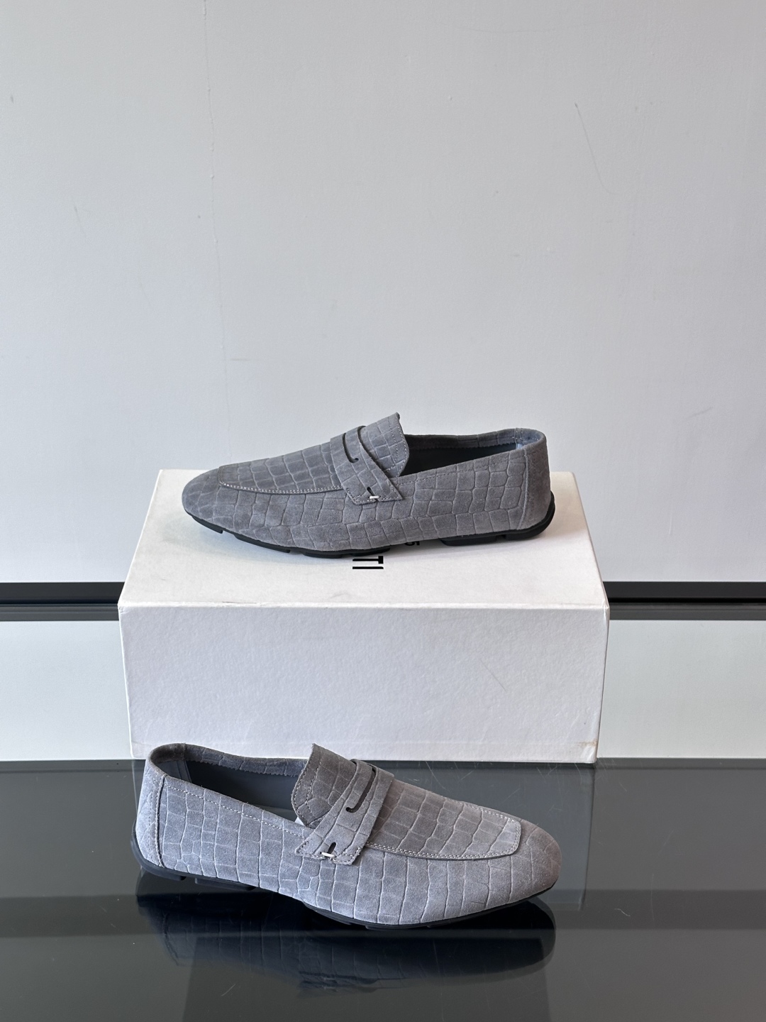Berluti/布鲁提Eden Scritto图纹皮革便鞋男士套脚款，采用进口牛皮鞋面 柔软有型 舒适透