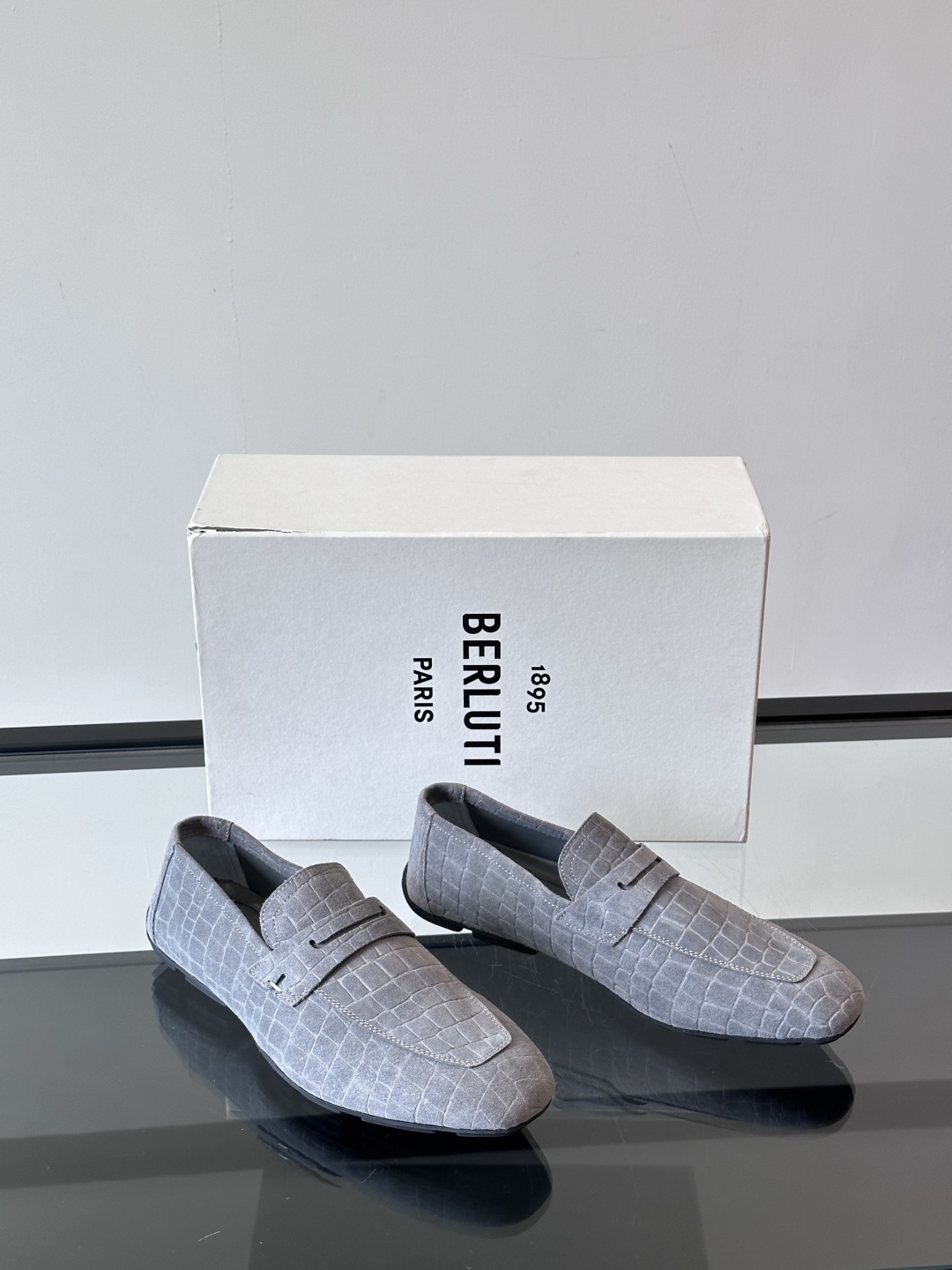 Berluti/布鲁提Eden Scritto图纹皮革便鞋男士套脚款，采用进口牛皮鞋面 柔软有型 舒适透
