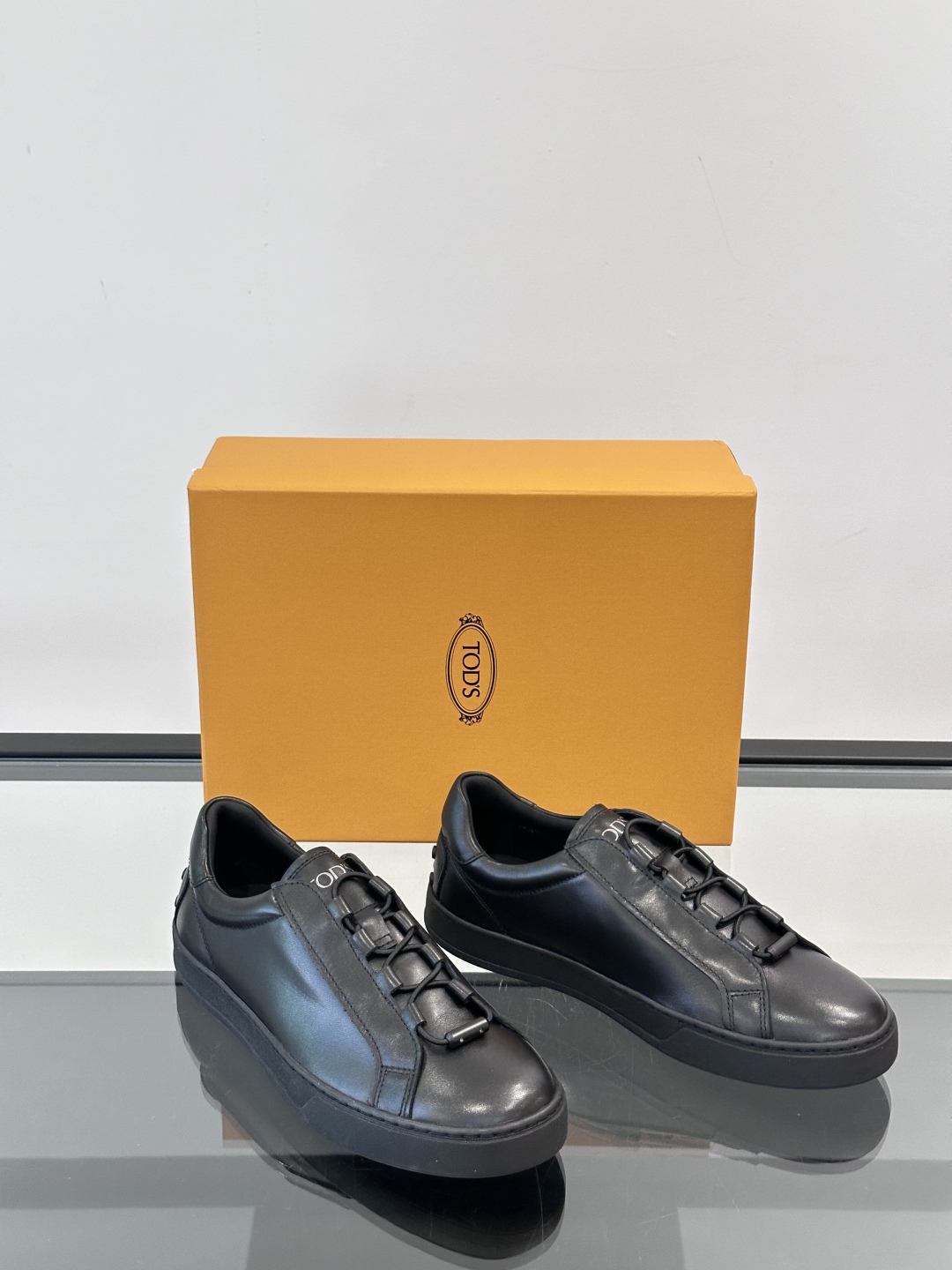Tod'S 🆕新款男士休闲运动鞋，意大利进口小牛皮，质感高端细腻，内里全小牛皮面料，贴肤柔软，简约不简单