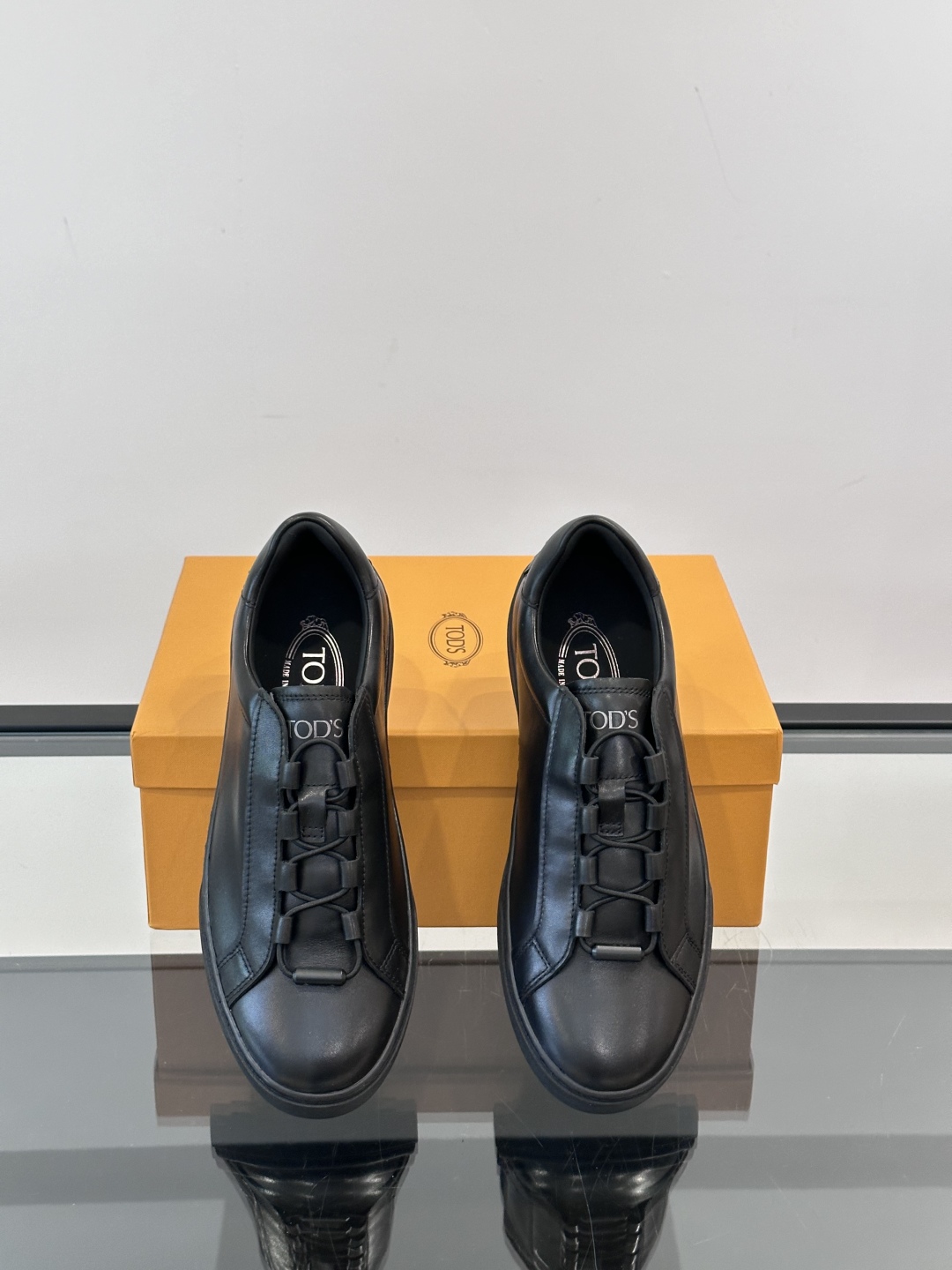 Tod'S 🆕新款男士休闲运动鞋，意大利进口小牛皮，质感高端细腻，内里全小牛皮面料，贴肤柔软，简约不简单