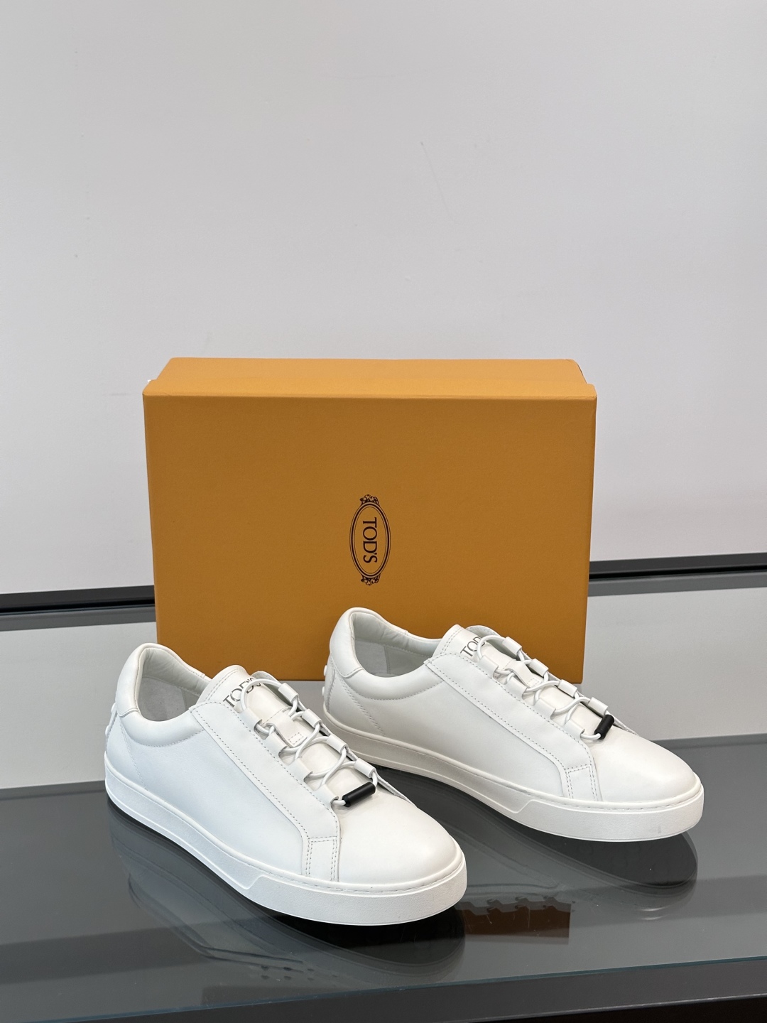 Tod'S 🆕新款男士休闲运动鞋，意大利进口小牛皮，质感高端细腻，内里全小牛皮面料，贴肤柔软，简约不简单