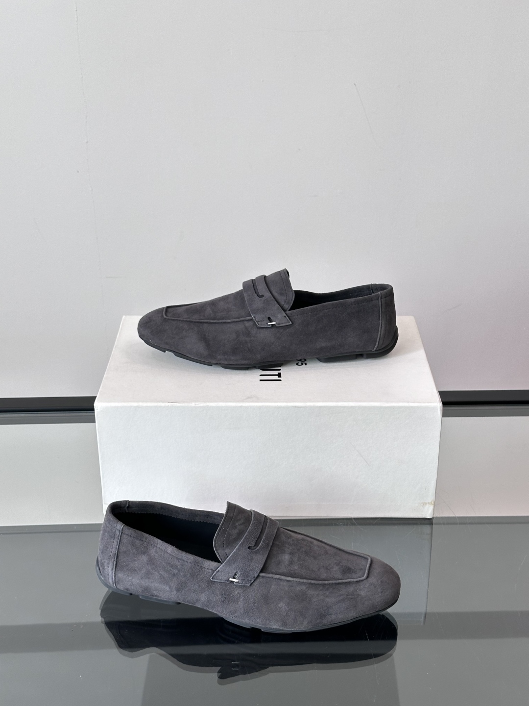 Berluti/布鲁提Eden Scritto图纹皮革便鞋男士套脚款，采用进口牛皮鞋面 柔软有型 舒适透