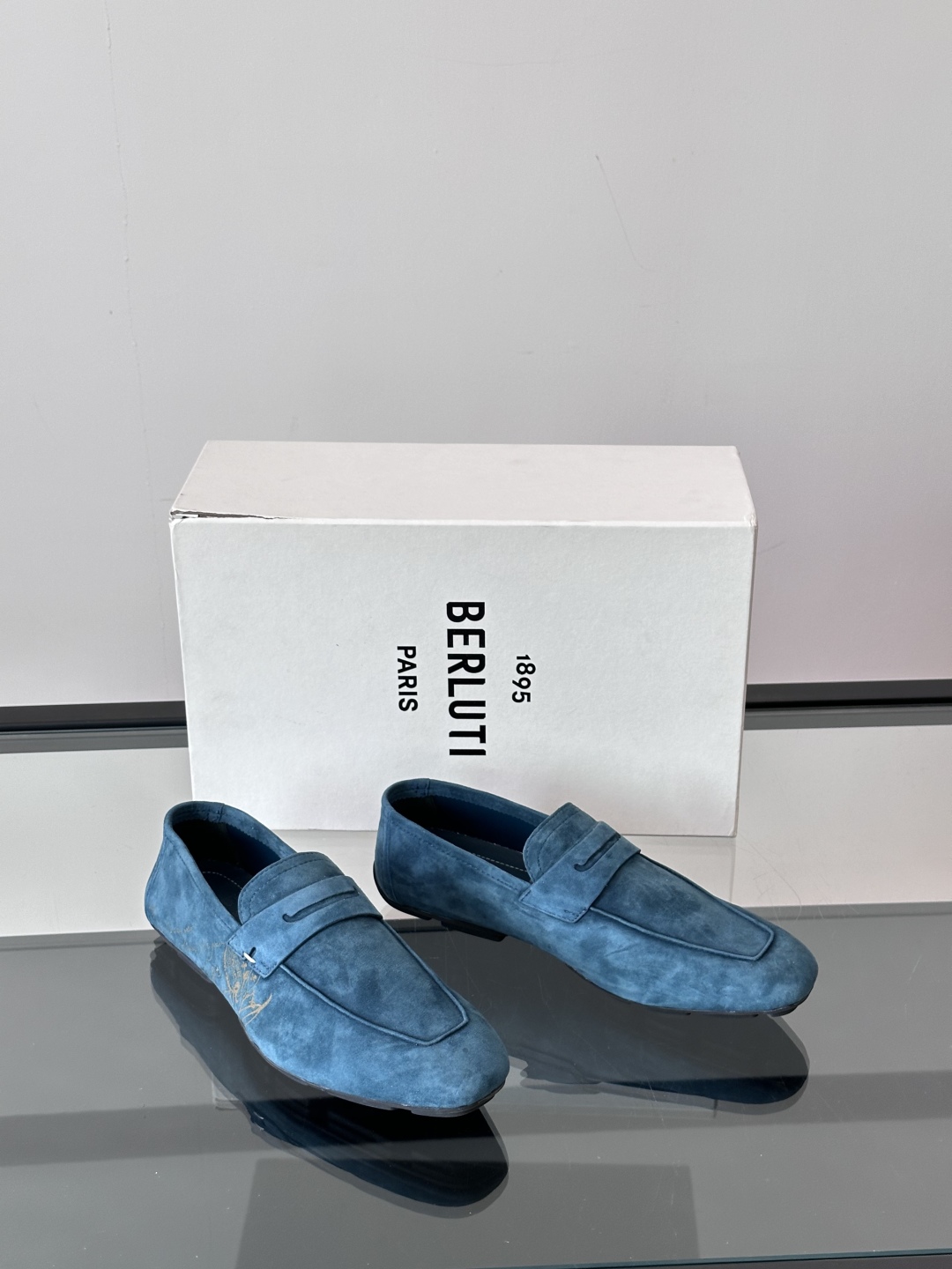 Berluti/布鲁提Eden Scritto图纹皮革便鞋男士套脚款，采用进口牛皮鞋面 柔软有型 舒适透