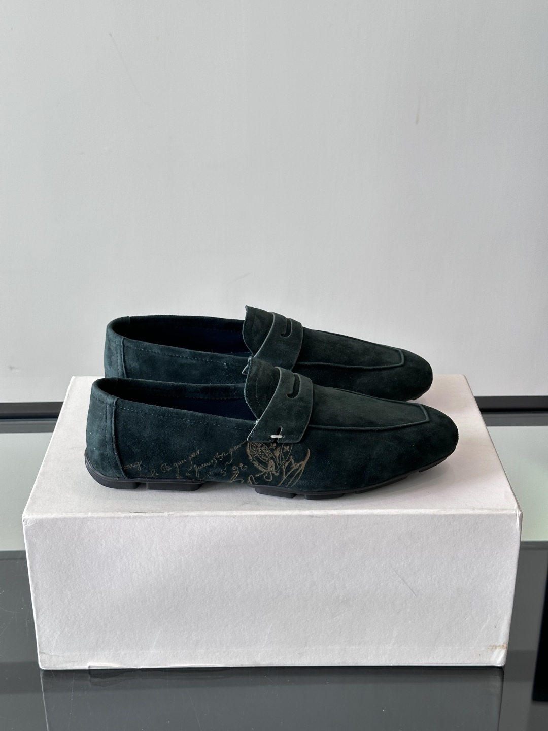 Berluti/布鲁提Eden Scritto图纹皮革便鞋男士套脚款，采用进口牛皮鞋面 柔软有型 舒适透