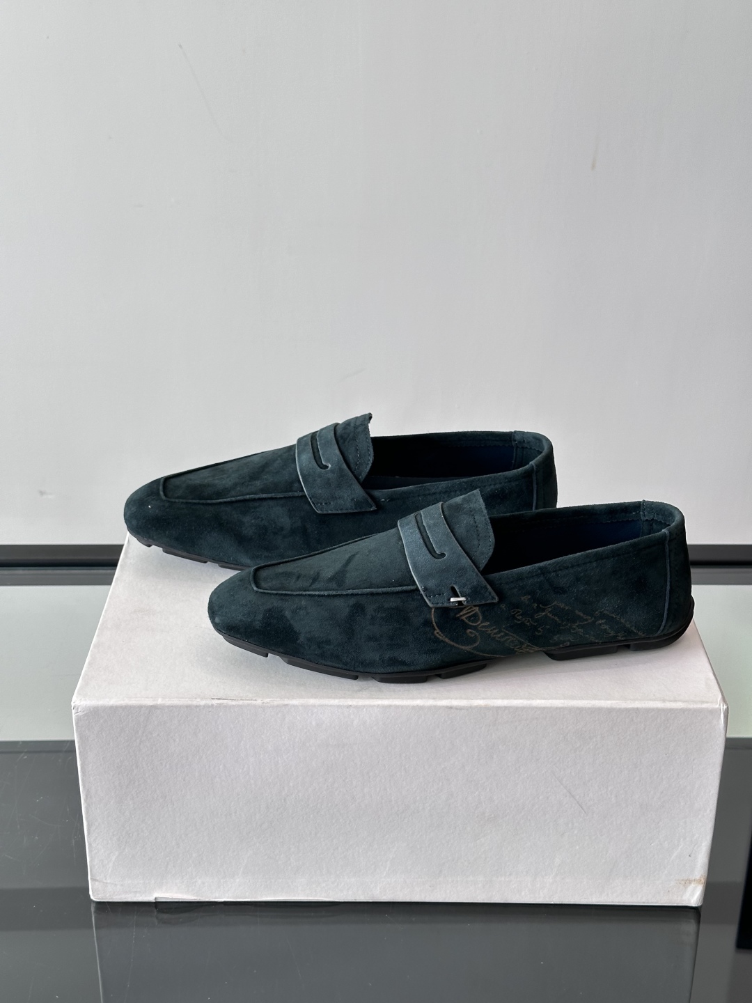Berluti/布鲁提Eden Scritto图纹皮革便鞋男士套脚款，采用进口牛皮鞋面 柔软有型 舒适透