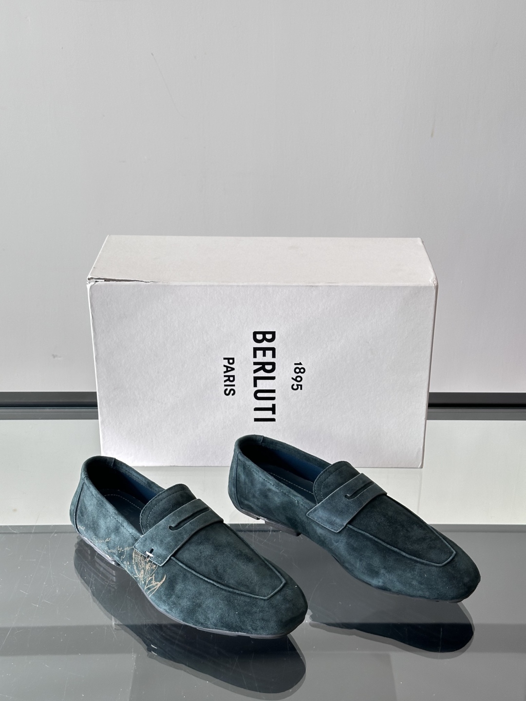 Berluti/布鲁提Eden Scritto图纹皮革便鞋男士套脚款，采用进口牛皮鞋面 柔软有型 舒适透