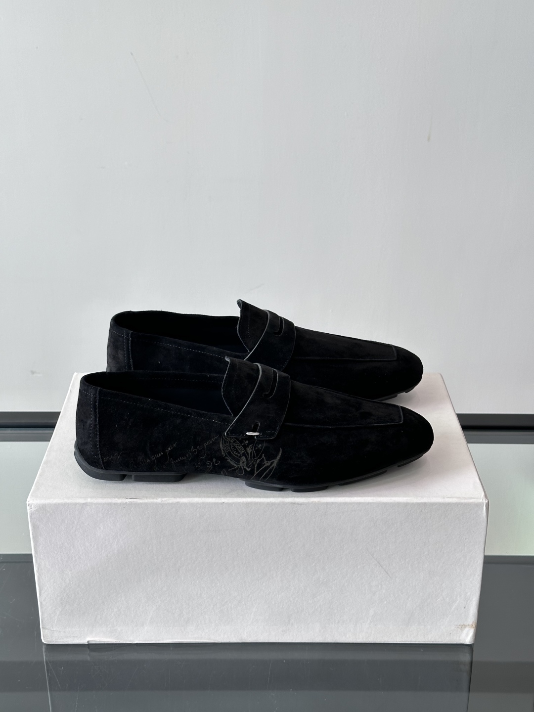 Berluti/布鲁提Eden Scritto图纹皮革便鞋男士套脚款，采用进口牛皮鞋面 柔软有型 舒适透