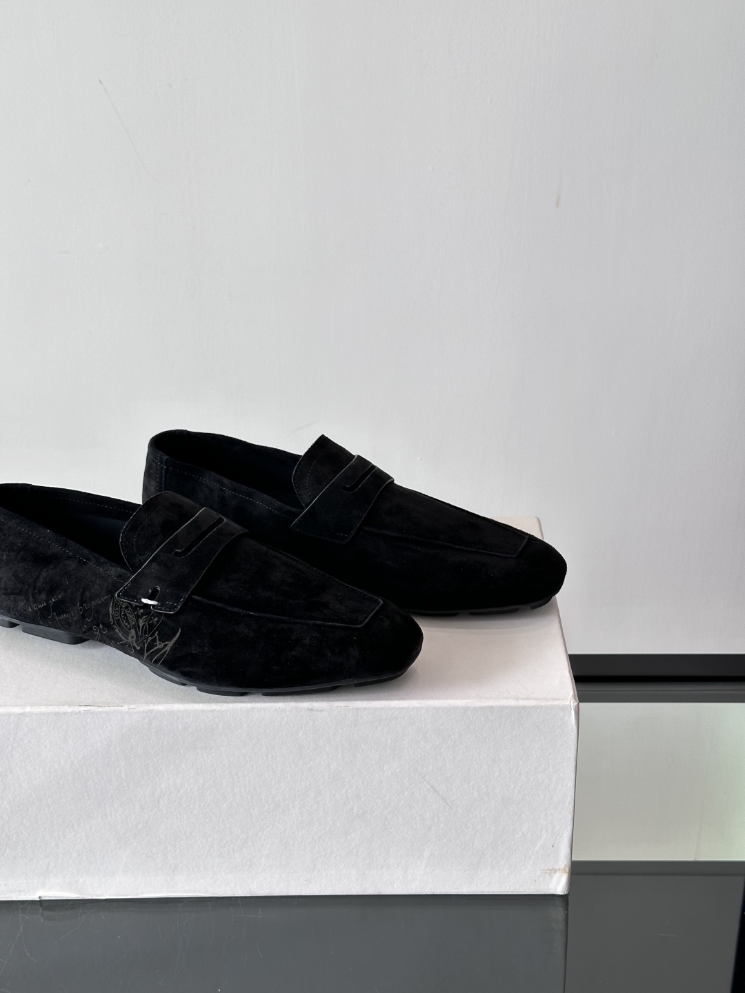 Berluti/布鲁提Eden Scritto图纹皮革便鞋男士套脚款，采用进口牛皮鞋面 柔软有型 舒适透