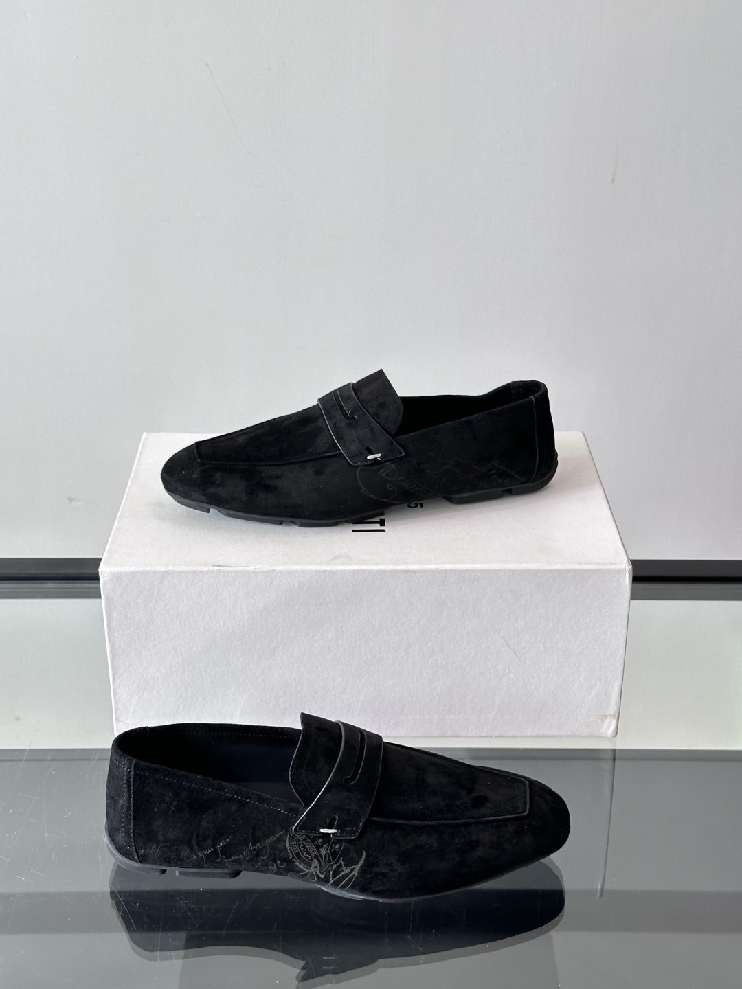 Berluti/布鲁提Eden Scritto图纹皮革便鞋男士套脚款，采用进口牛皮鞋面 柔软有型 舒适透