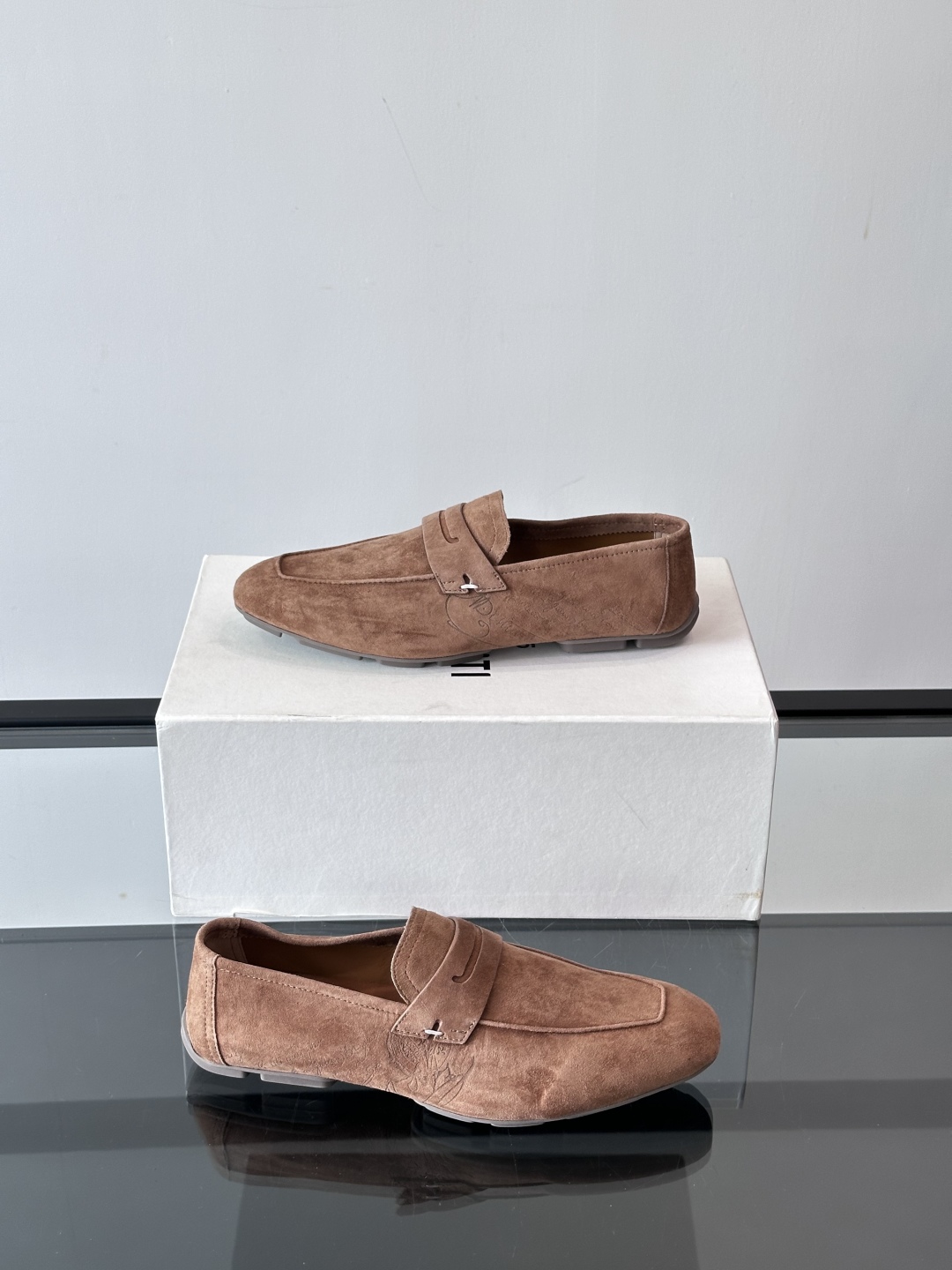 Berluti/布鲁提Eden Scritto图纹皮革便鞋男士套脚款，采用进口牛皮鞋面 柔软有型 舒适透