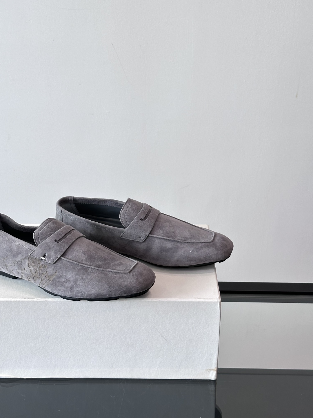 Berluti/布鲁提Eden Scritto图纹皮革便鞋男士套脚款，采用进口牛皮鞋面 柔软有型 舒适透