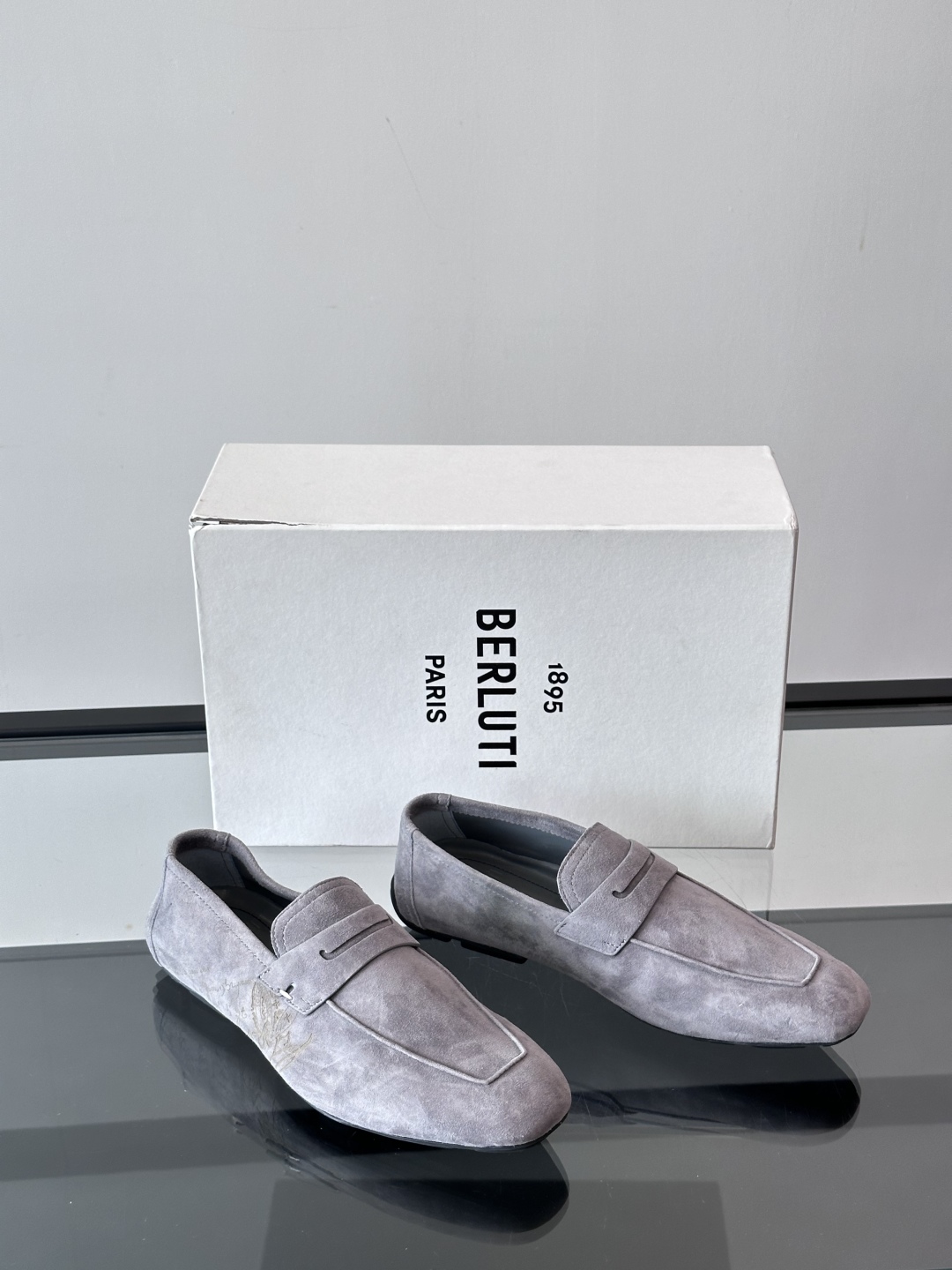 Berluti/布鲁提Eden Scritto图纹皮革便鞋男士套脚款，采用进口牛皮鞋面 柔软有型 舒适透