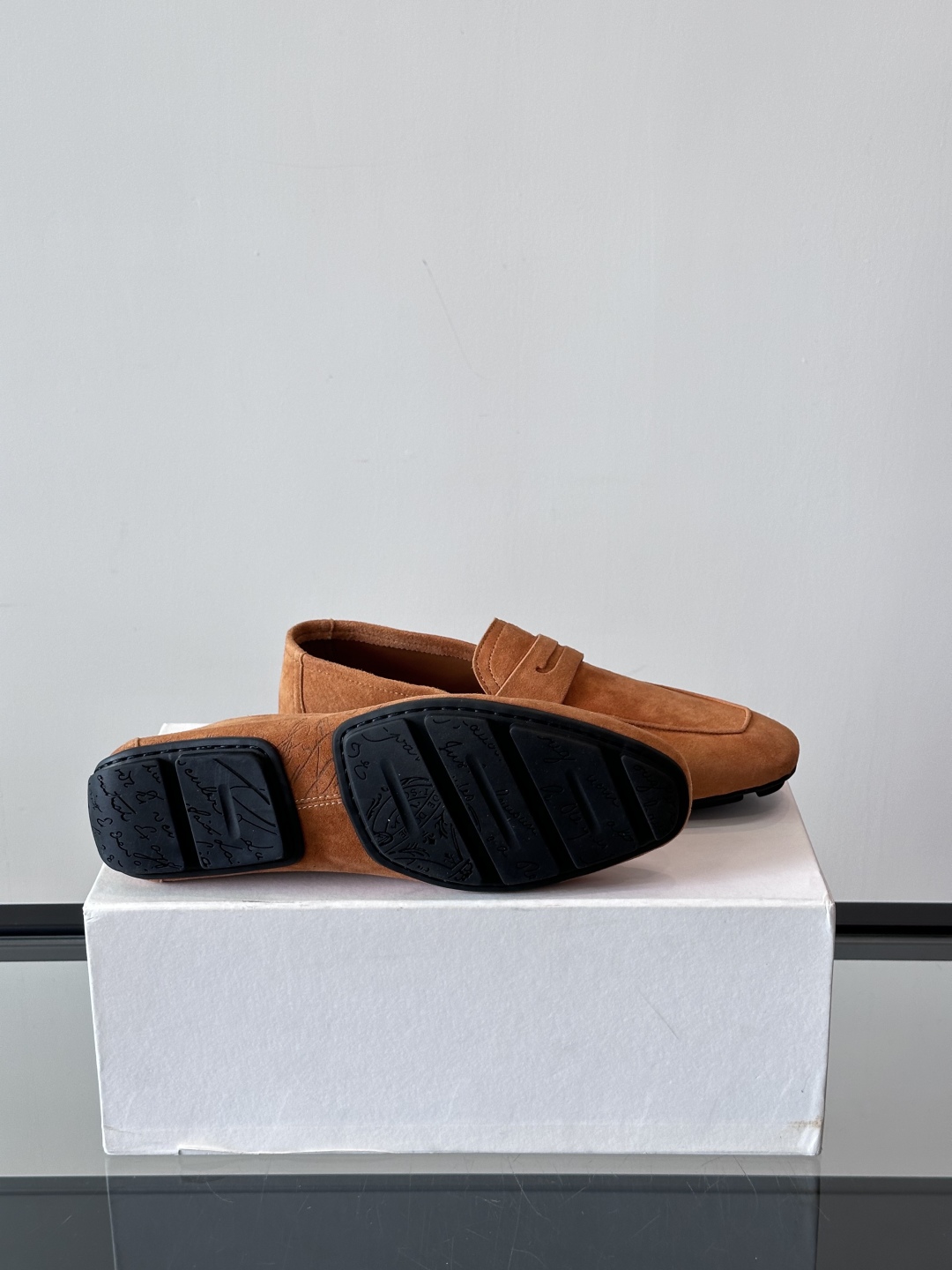 Berluti/布鲁提Eden Scritto图纹皮革便鞋男士套脚款，采用进口牛皮鞋面 柔软有型 舒适透