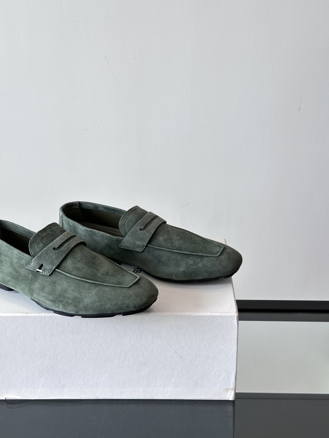 Berluti/布鲁提Eden Scritto图纹皮革便鞋男士套脚款，采用进口牛皮鞋面 柔软有型 舒适透
