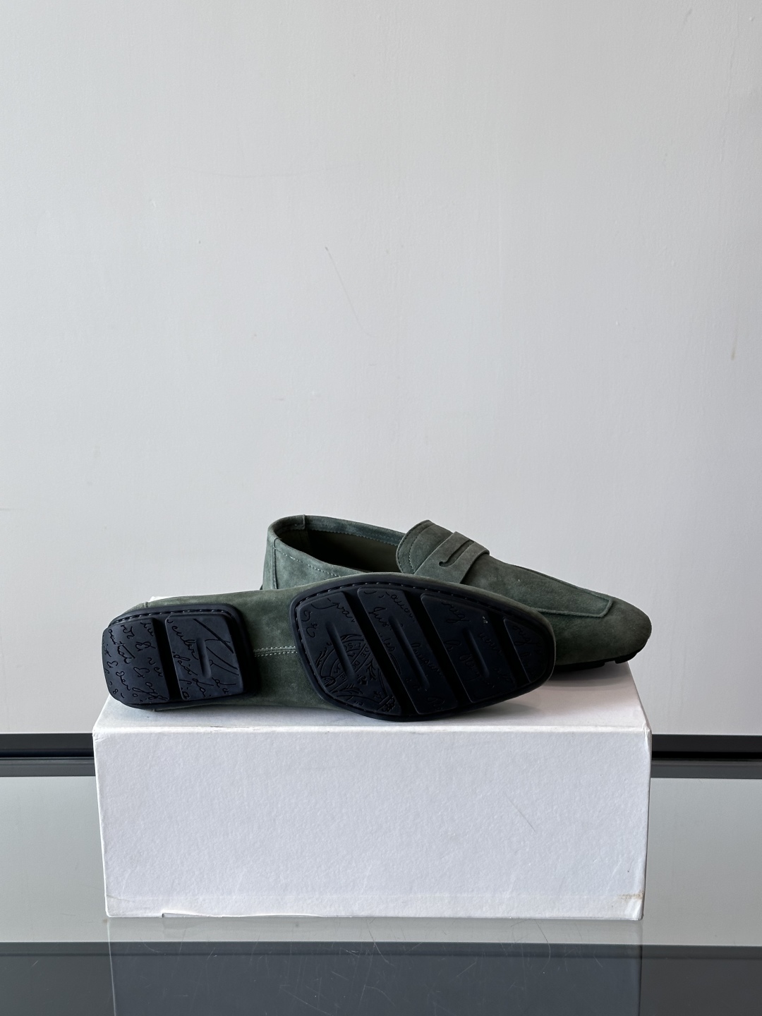 Berluti/布鲁提Eden Scritto图纹皮革便鞋男士套脚款，采用进口牛皮鞋面 柔软有型 舒适透