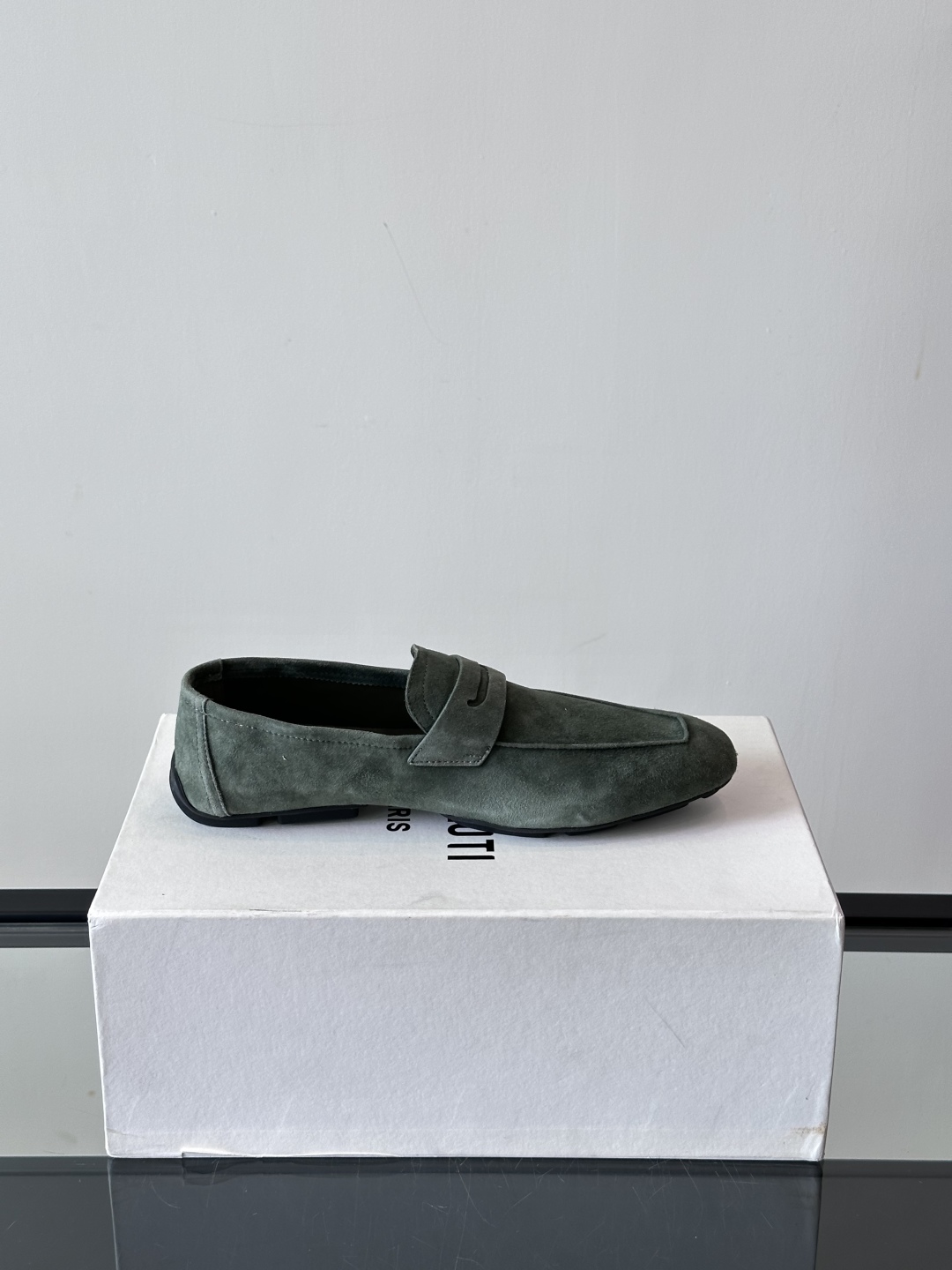 Berluti/布鲁提Eden Scritto图纹皮革便鞋男士套脚款，采用进口牛皮鞋面 柔软有型 舒适透