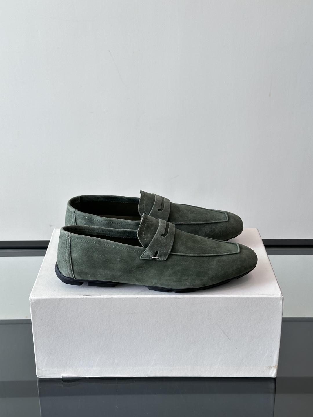 Berluti/布鲁提Eden Scritto图纹皮革便鞋男士套脚款，采用进口牛皮鞋面 柔软有型 舒适透