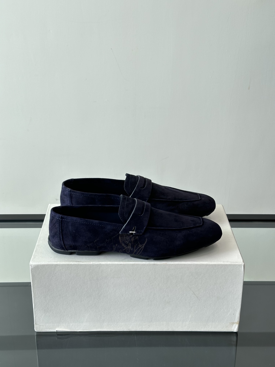 Berluti/布鲁提Eden Scritto图纹皮革便鞋男士套脚款，采用进口牛皮鞋面 柔软有型 舒适透