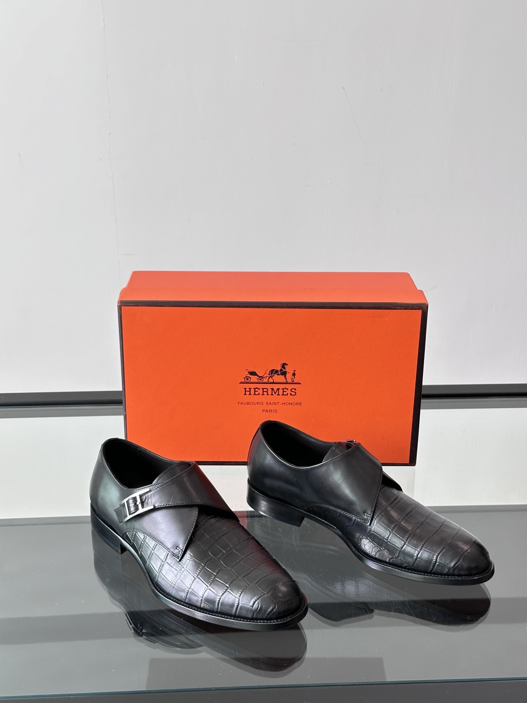 爱马仕Hermes皮鞋👞。2025高级感商务穿搭必备的男鞋~~进口原版牛皮，水染头层牛里，进口真皮大底！
