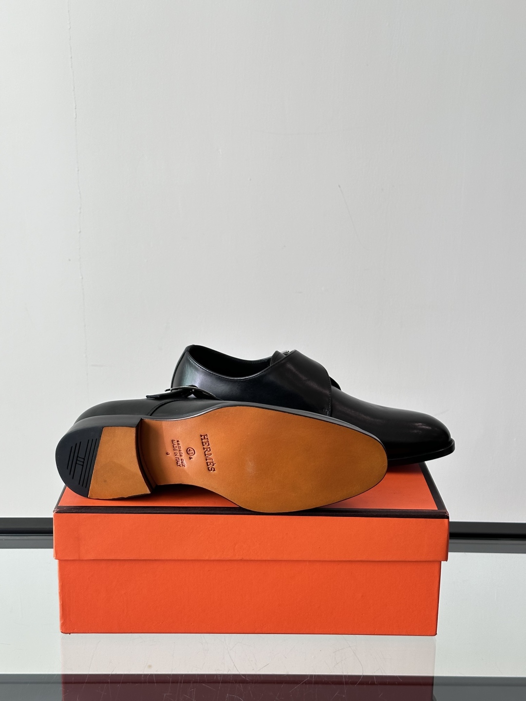 爱马仕Hermes皮鞋👞。2025高级感商务穿搭必备的男鞋~~进口原版牛皮，水染头层牛里，进口真皮大底！