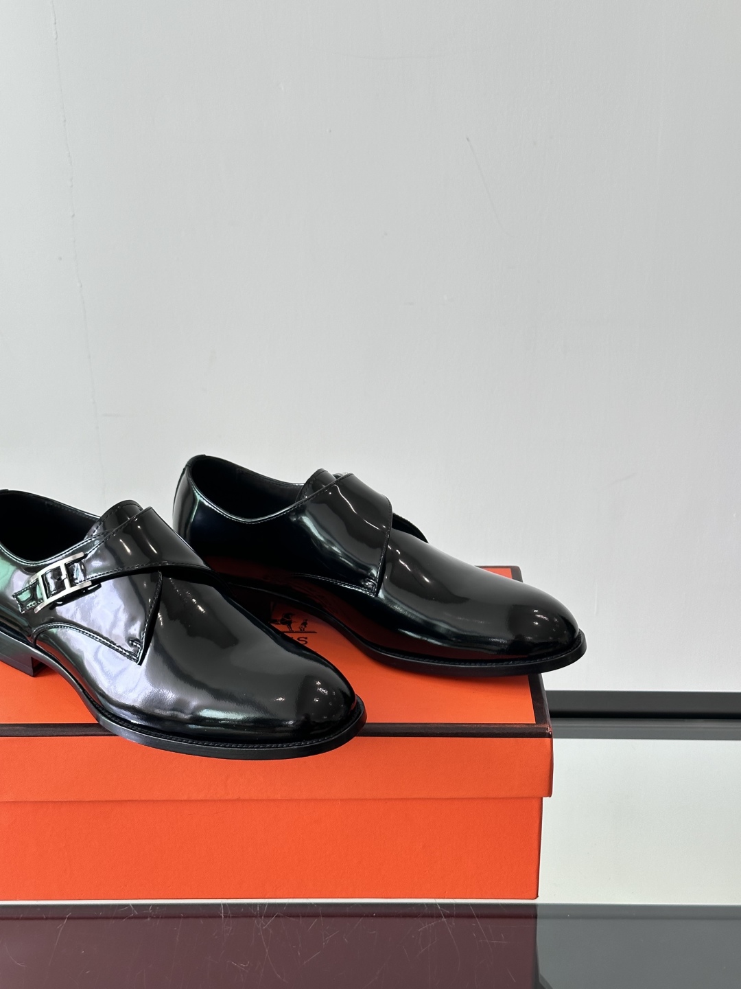 爱马仕Hermes皮鞋👞。2025高级感商务穿搭必备的男鞋~~进口原版牛皮，水染头层牛里，进口真皮大底！
